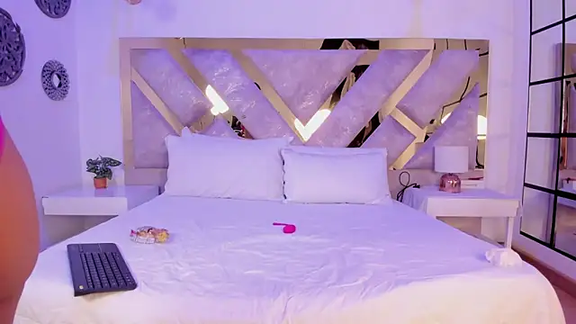 Marianee Rousse online show from 10-04-25, 10:19