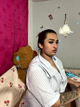 Snapshot of naomirouse_ chatting on 01-12-26, 03:34 naomirouse online show from 01-12-26, 03:34