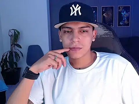 Snapshot of david_santos16 chatting on 09-12-25, 04:45 david santos16 online show from 09-12-25, 04:45