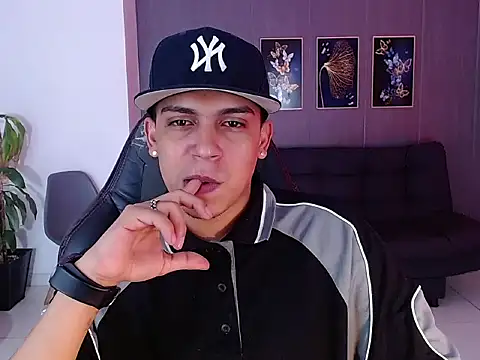 Snapshot of david_santos16 chatting on 09-16-25, 02:01 david santos16 online show from 09-16-25, 02:01