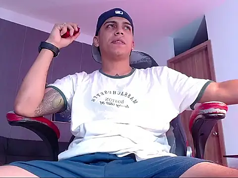 Snapshot of david_santos16 chatting on 09-30-25, 01:43 david santos16 online show from 09-30-25, 01:43