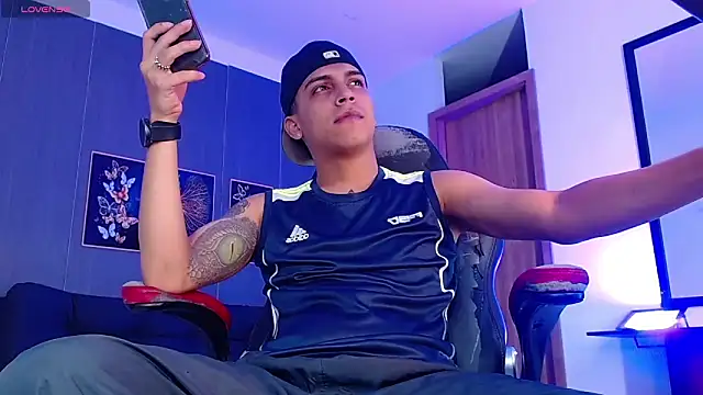 Snapshot of david_santos16 chatting on 10-06-25, 04:54 david santos16 online show from 10-06-25, 04:54