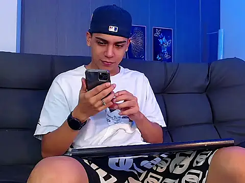 Snapshot of david_santos16 chatting on 10-10-25, 12:20 david santos16 online show from 10-10-25, 12:20