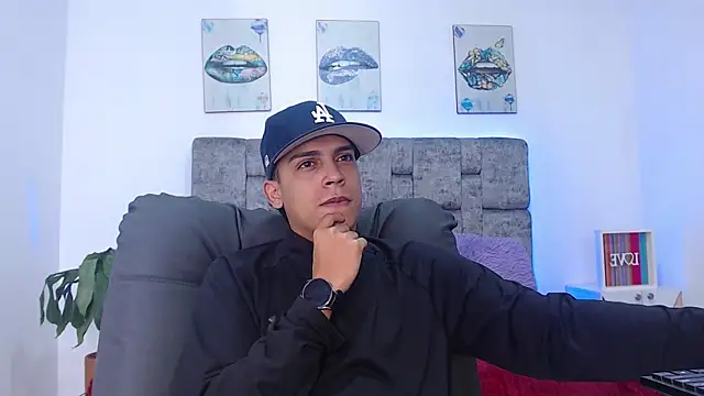 Snapshot of david_santos16 chatting on 10-17-25, 04:15 david santos16 online show from 10-17-25, 04:15