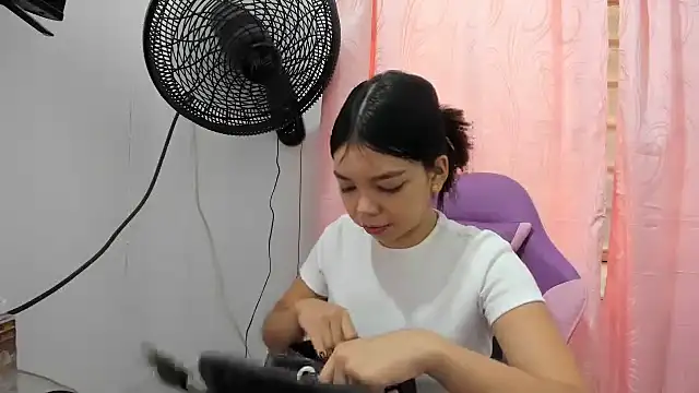 shy luna18 online show from 09-25-25, 12:31