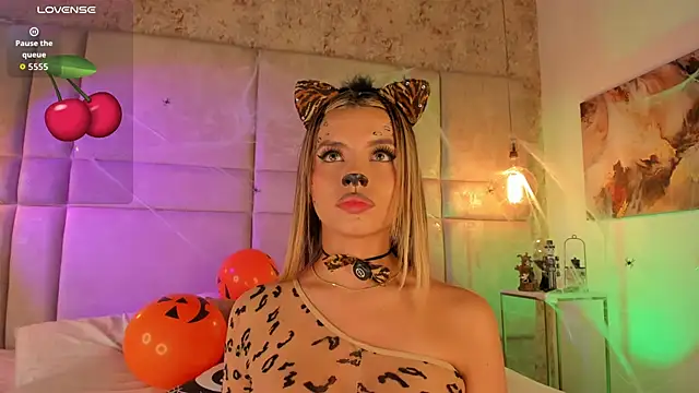 Mily Vermont online show from 10-31-25, 09:05