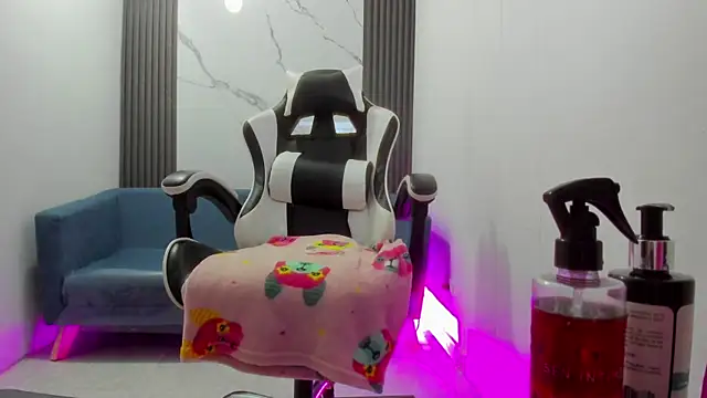 ShaunaDream online show from 10-28-25, 04:49