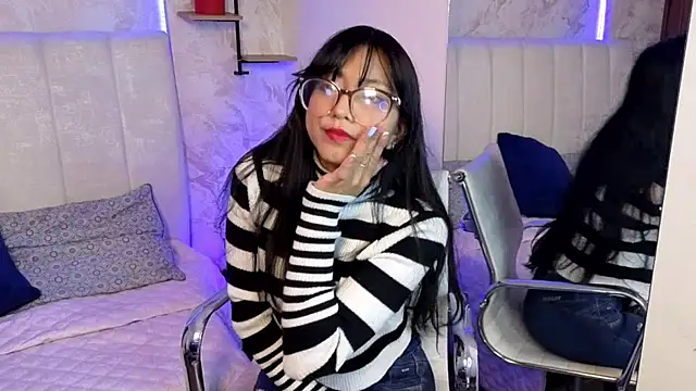 Snapshot of VioletxBloom chatting on 01-17-26, 07:39 VioletxBloom online show from 01-17-26, 07:39