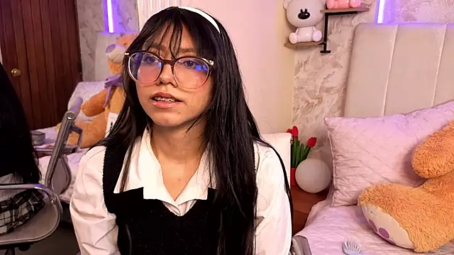 Snapshot of VioletxBloom chatting on 02-09-26, 07:18 VioletxBloom online show from 02-09-26, 07:18