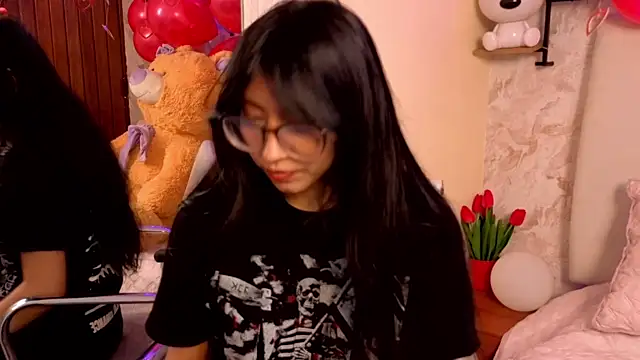 Snapshot of VioletxBloom chatting on 02-11-26, 07:41 VioletxBloom online show from 02-11-26, 07:41