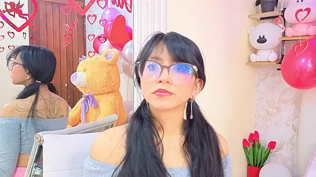 Snapshot of VioletxBloom chatting on 02-12-26, 04:02 VioletxBloom online show from 02-12-26, 04:02