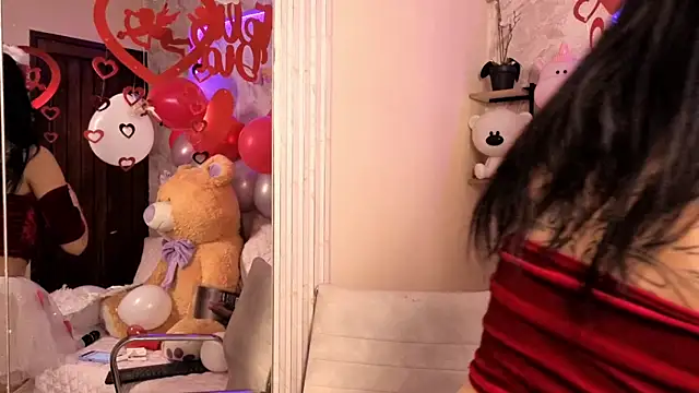 Snapshot of VioletxBloom chatting on 02-14-26, 07:43 VioletxBloom online show from 02-14-26, 07:43