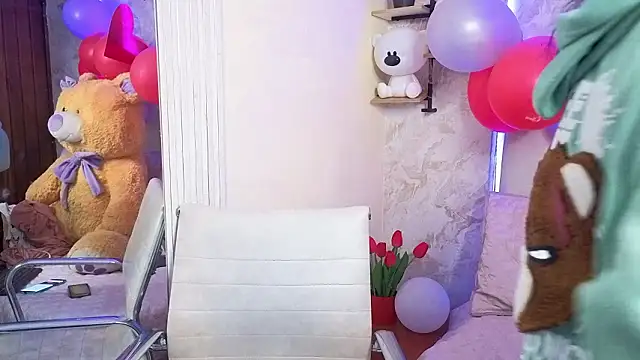 Snapshot of VioletxBloom chatting on 02-17-26, 03:40 VioletxBloom online show from 02-17-26, 03:40