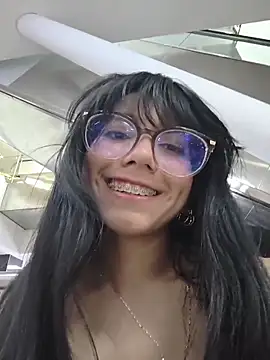 Snapshot of VioletxBloom chatting on 02-18-26, 09:33 VioletxBloom online show from 02-18-26, 09:33