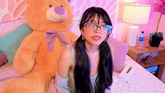 Snapshot of VioletxBloom chatting on 02-19-26, 08:49 VioletxBloom online show from 02-19-26, 08:49