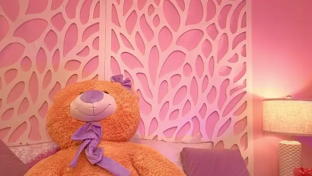 Snapshot of VioletxBloom chatting on 02-20-26, 08:31 VioletxBloom online show from 02-20-26, 08:31