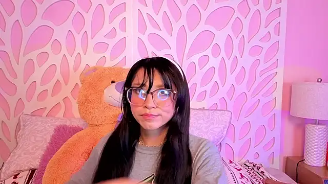 Snapshot of VioletxBloom chatting on 02-23-26, 07:55 VioletxBloom online show from 02-23-26, 07:55