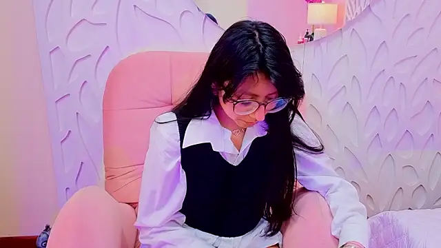 Snapshot of VioletxBloom chatting on 02-25-26, 07:45 VioletxBloom online show from 02-25-26, 07:45