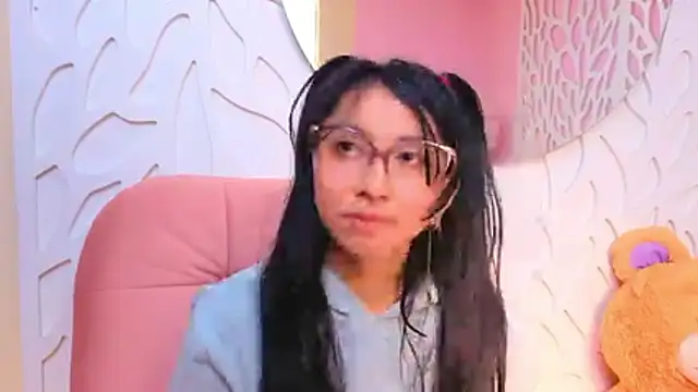 VioletxBloom online show from 04-12-26, 12:54