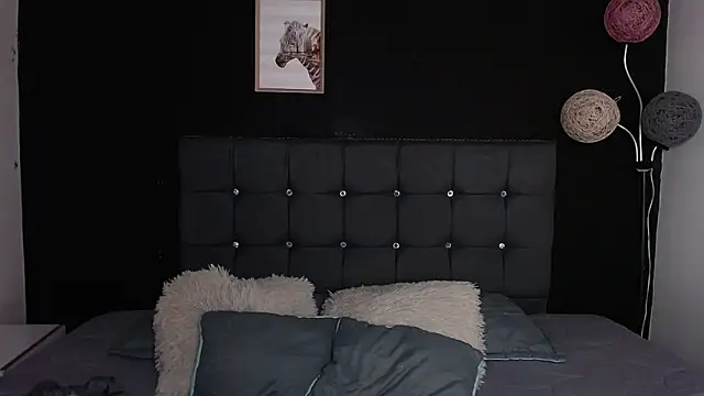 Snapshot of nicolee_8 chatting on 11-08-25, 02:28 nicolee 8 online show from 11-08-25, 02:28