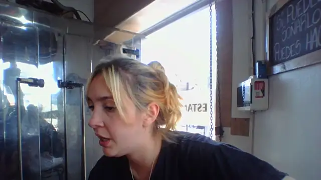 Snapshot of ayebran chatting on 10-04-25, 04:49 ayebran online show from 10-04-25, 04:49