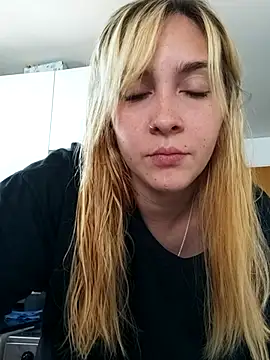 Snapshot of ayebran chatting on 10-19-25, 07:14 ayebran online show from 10-19-25, 07:14