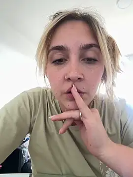 Snapshot of ayebran chatting on 12-16-25, 07:08 ayebran online show from 12-16-25, 07:08