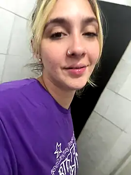 Snapshot of ayebran chatting on 12-17-25, 04:46 ayebran online show from 12-17-25, 04:46