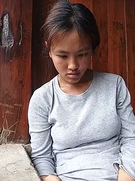 Snapshot of May_nhi chatting on 06-13-26, 03:37 May nhi online show from 06-13-26, 03:37