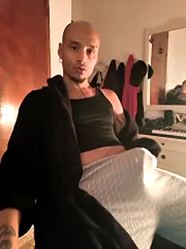 Snapshot of IskanderDemian chatting on 03-15-26, 06:25 IskanderDemian online show from 03-15-26, 06:25