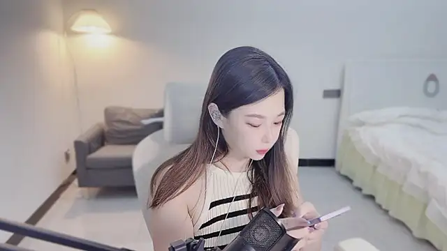 Maymay  online show from 10-25-25, 10:59