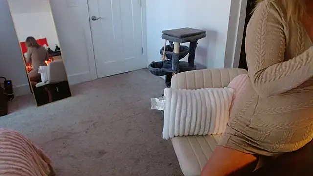 Snapshot of Milfy2017 chatting on 10-17-25, 08:55 Milfy2017 online show from 10-17-25, 08:55