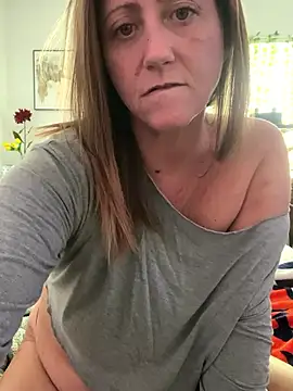 Snapshot of Milfy2017 chatting on 01-08-26, 05:48 Milfy2017 online show from 01-08-26, 05:48