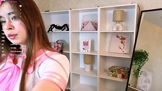 TraciMyntti online show from 11-14-25, 01:26