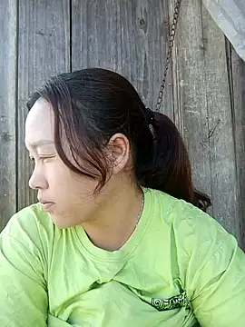 miumiu 00 online show from 10-05-25, 01:48