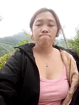 miumiu 00 online show from 10-22-25, 02:12