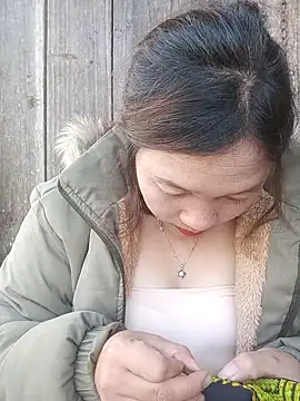 miumiu 00 online show from 12-01-25, 03:00