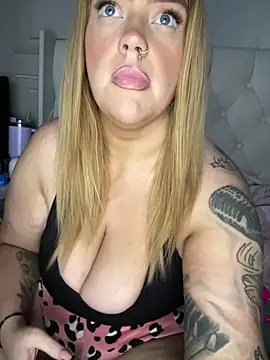 Snapshot of MysteriousMylaX chatting on 12-20-25, 06:15 MysteriousMylaX online show from 12-20-25, 06:15