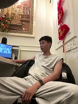 linh21107 online show from 04-12-26, 12:32