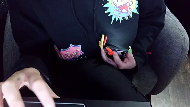 Snapshot of fetishslut4u chatting on 09-14-25, 03:33 fetishslut4u online show from 09-14-25, 03:33