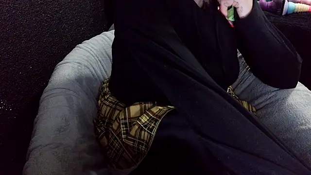 Snapshot of fetishslut4u chatting on 10-05-25, 05:39 fetishslut4u online show from 10-05-25, 05:39