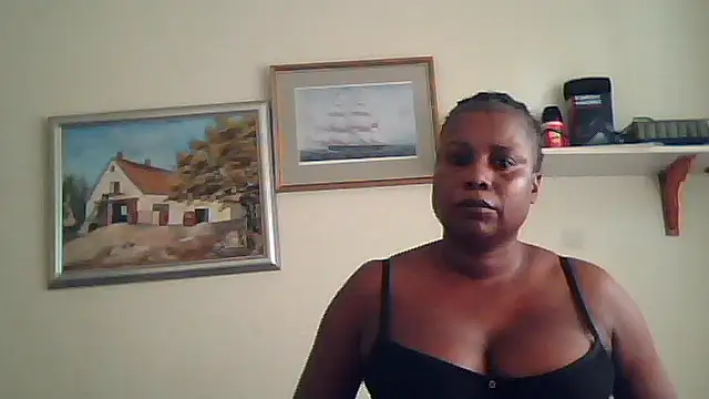 Snapshot of Missparis chatting on 09-21-25, 10:28 Missparis online show from 09-21-25, 10:28