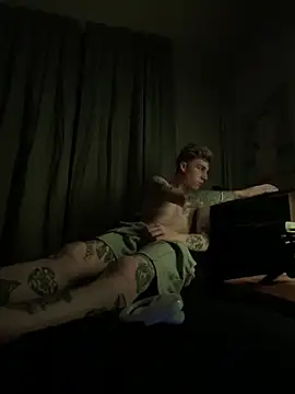 Snapshot of davesinner chatting on 11-13-25, 03:49 davesinner online show from 11-13-25, 03:49