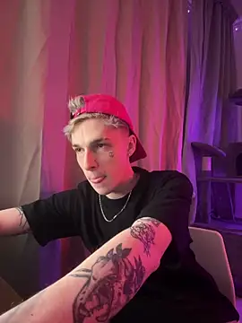 Snapshot of davesinner chatting on 02-21-26, 08:32 davesinner online show from 02-21-26, 08:32