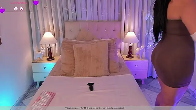 Snapshot of Salmavalentino chatting on 05-21-26, 01:12 Salmavalentino online show from 05-21-26, 01:12