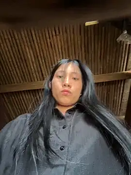 EmLy02 online show from 04-11-26, 02:49