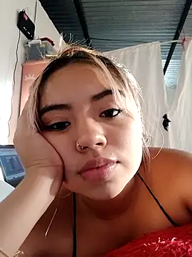 Snapshot of Emily__Hott chatting on 11-02-25, 09:39 Emily Hott online show from 11-02-25, 09:39