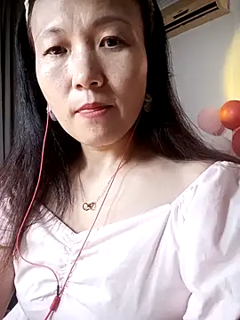 Snapshot of Joanna1122 chatting on 09-15-25, 04:07 Joanna1122 online show from 09-15-25, 04:07