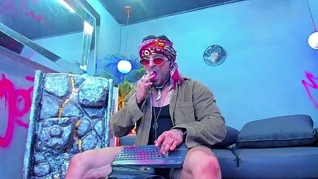 Snapshot of dennis_cox1 chatting on 09-19-25, 02:46 dennis cox1 online show from 09-19-25, 02:46