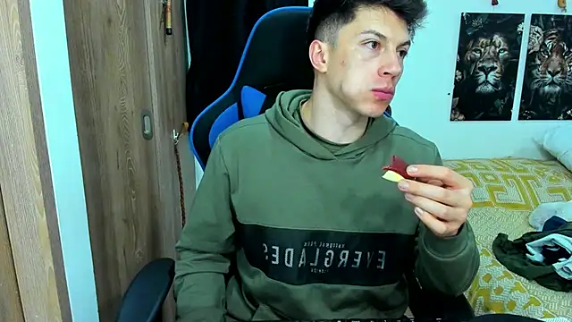 Snapshot of javiersexymann chatting on 12-29-24, 03:22 javiersexymann online show from 12-29-24, 03:22